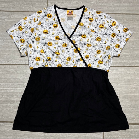 Peanuts Halloween Scrub Top Size Medium Snoopy Woodstock Pumpkin - Picture 1 of 4
